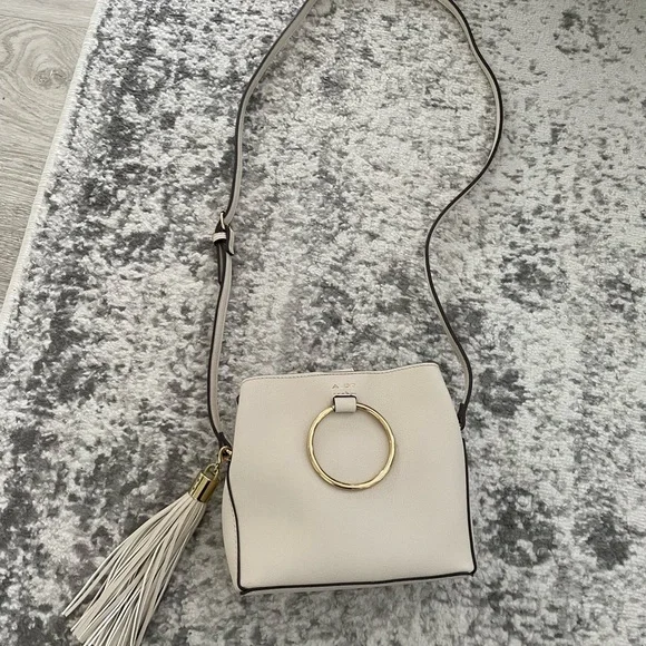 4/$20 Aldo cream shoulder bag - Picture 1 of 8